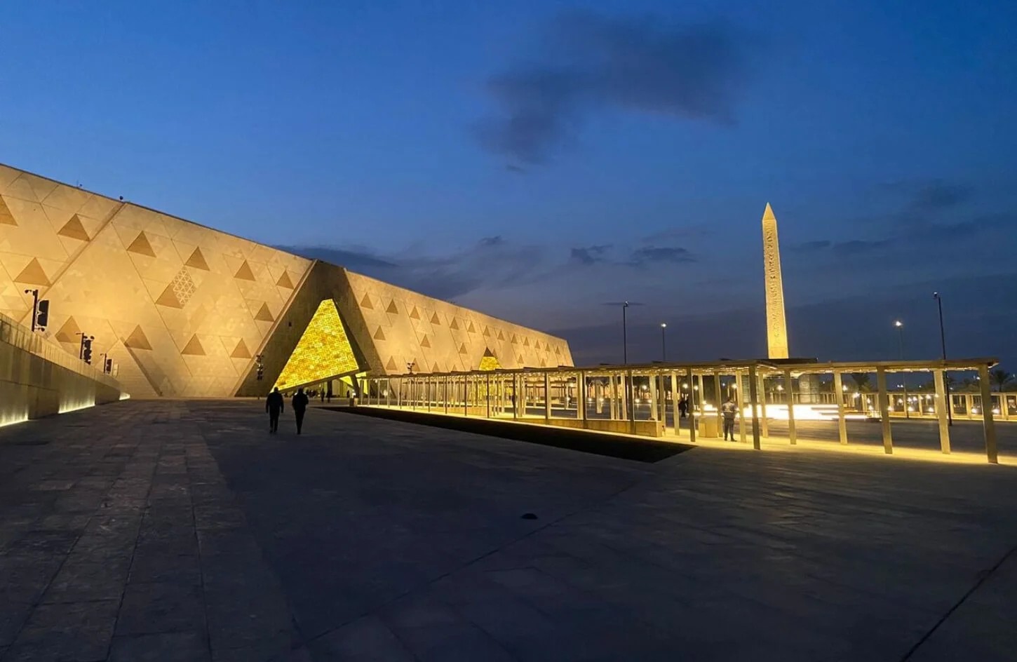 Tour to Giza Pyramids & Grand Egyptian Museum